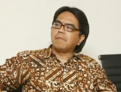 Ade Armando Sebut Perintah Salat 5 Waktu Tidak Ada di Al-Qur’an