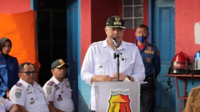 Wako Solok Hadiri Pelepasan Purnabakti Personil Damkar