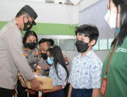 Wakapolda Kepri Salurkan Paket Sembako ke Siswa Sekolah dan Guru