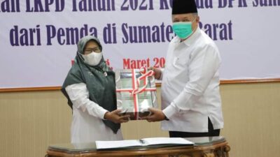 Wako Solok Serahkan LKPD ke BPK Perwakilan Sumbar