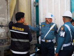 Sisir Pelabuhan Punggur, Bea Cukai Batam Temukan Pakaian Bekas Impor Selundupan