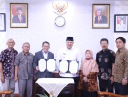 UMMY-Pemko Solok Teken Perjanjian Sewa Menyewa Gedung
