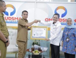Ombudsman Serahkan Penghargaan Bagi Kota Solok