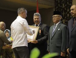 Zul Elfian Raih Penghargaan Tokoh Madya Penggerak Koperasi Nasional