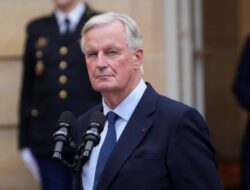 Perdana Menteri Prancis Digulingkan, Presiden Macron Didesak Untuk Mundur