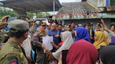 Tim Terpadu Bagikan SP Bongkar, Warga Tembesi Tower Tetap Tolak Kosongkan Lahan