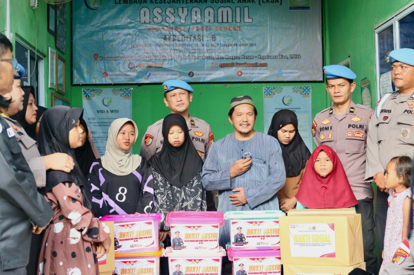 Polda Kepri Salurkan Sembako
