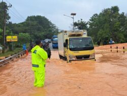 Ditlantas Polda Kepri Urai Kemacetan Akibat Banjir di Batam