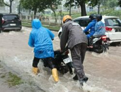 Satbrimob Turun Tangan Atasi Banjir di Batam, Bintan dan Karimun