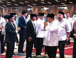 Prabowo Tunaikan Salat Id di Masjid Istiqlal