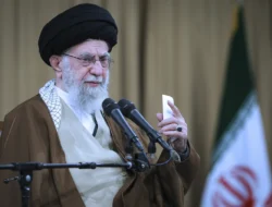 Trump Kirim Surat ke Khamenei, Minta Berunding Tahan Program Nuklir Iran