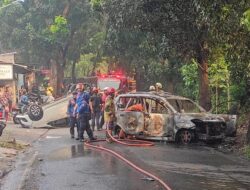 3 Mobil Polisi Dibakar Massa, 2 Pelaku Ditangkap