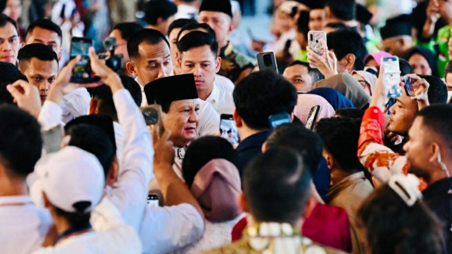 Ribuan Warga Padati Istana