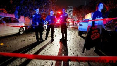 Hamas Menembakkan Roket