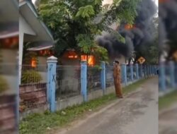 Video: Viral Pria Azan Saat Kebakaran di Pidie Jaya