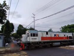 Pria Tewas Tertabrak Kereta Api Logawa, Diduga Sengaja Jalan di Rel