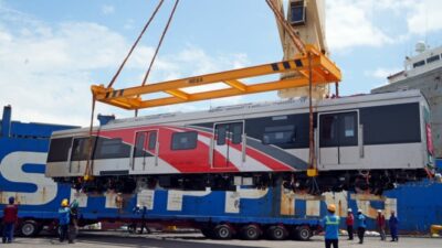 96 Gerbong KRL dari China Tiba di Indonesia