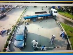 Truk Lindas Sejumlah Motor di Tiban Center Batam