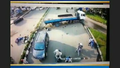 Truk Lindas Motor di Batam