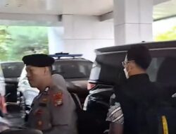 KPK Bawa Tas dari Kantor Kemnaker Usai Penggeledahan