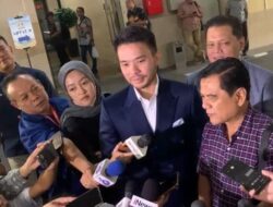 Wahyudi Bawa Ijazah Asli Jokowi ke Bareskrim Polri