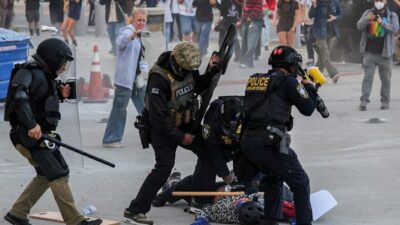 Demo Imigran di LA