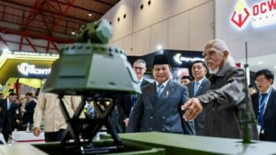 Momen Prabowo Tinjau Pameran Alutsista di Indo Defence 2025 di JIExpo