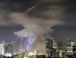 Video: Rudal Iran Hantam Wilayah Tel Aviv Israel, Sirine Meraung