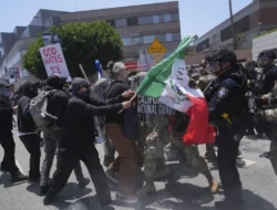 Demo Anti Kebijakan Trump Makin Panas: Dari Seattle sampai Washington DC, Warga Turun ke Jalan
