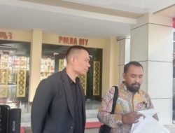 Video: Rismon Laporkan Jokowi ke Polisi Atas Dugaan Informasi Bohong Terkait Dosen Pembimbing