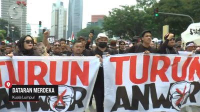 Belasan Ribu Warga Demo Tuntut Anwar Ibrahim Mundur