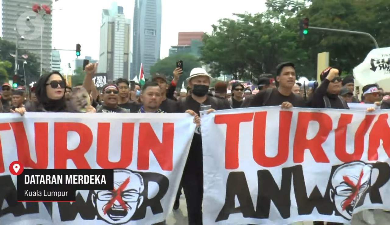 Anwar Ibrahim Dituntut Mundur