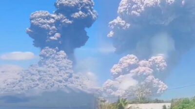 Gunung Lewotobi Meletus