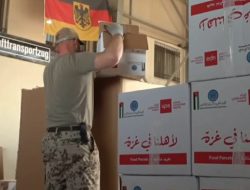 Video: Jerman Terjunkan 11 Ton Bantuan Pangan ke Gaza