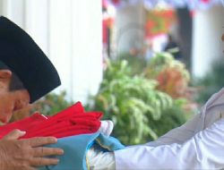 Video: Momen Prabowo Cium Bendera Merah Putih Saat Pimpin Upacara HUT RI ke 80
