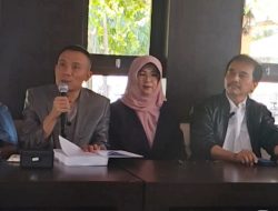 Roy Suryo, Rismon dan Tifa Luncurkan Buku Jokowi’s White Paper 700 Halaman