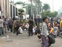 Unjuk Rasa 25 Agustus Berkumpul di Gedung DPR RI, Polisi Bersiaga