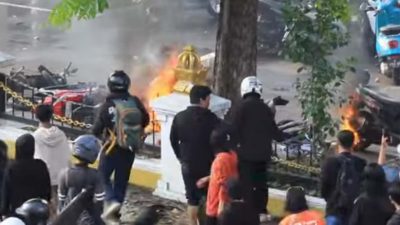 Demo Surabaya