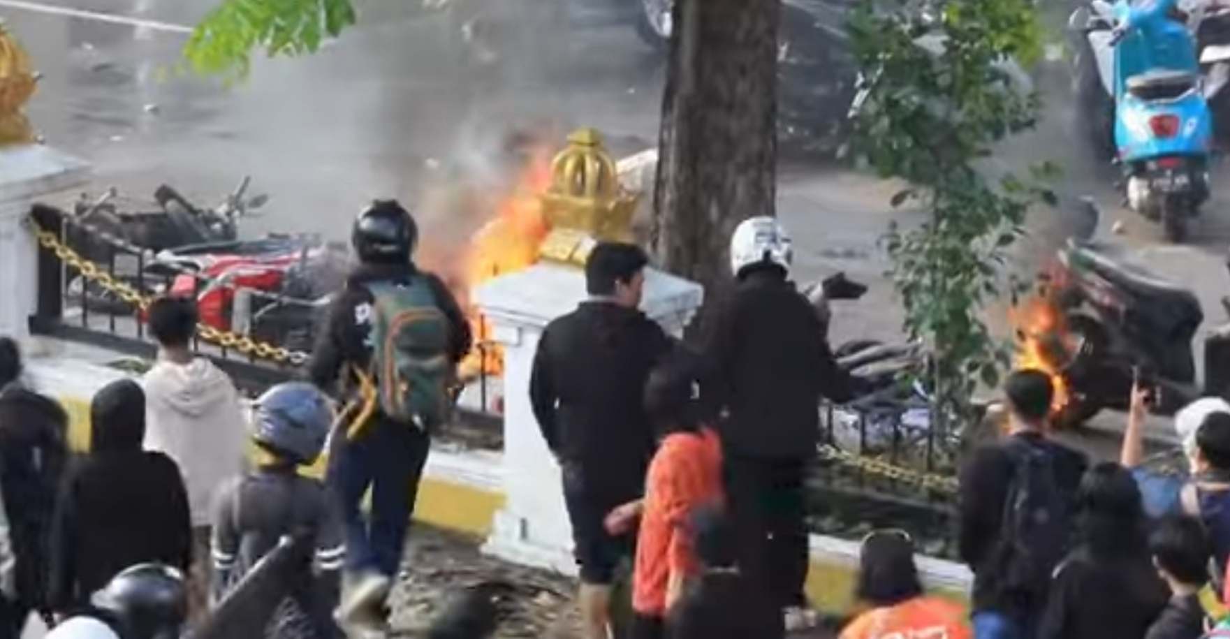 Demo Surabaya