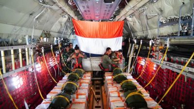 HUT RI ke 80, TNI Terjunkan 17,8 Ton Bantuan Kemanusiaan di Langit Gaza