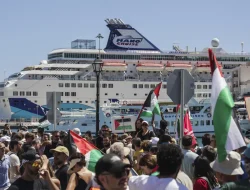 Video: Ratusan Warga Yunani Pro Palestina Tolak Kedatangan Kapal Pesiar Israel, Bentrokan Terjadi