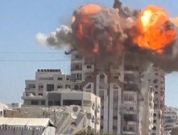 Video: Detik-detik Israel Bombardir Rumah Bertingkat di Gaza