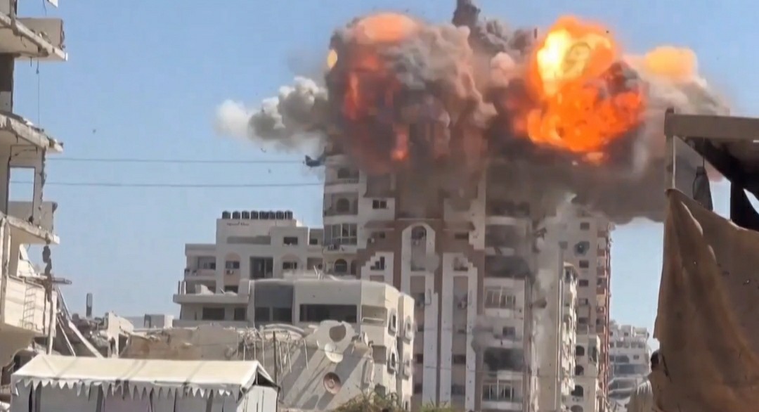Israel bombardir