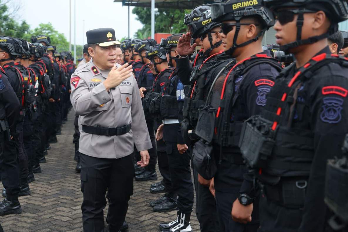 Brimob Kepri ke Polda Metro