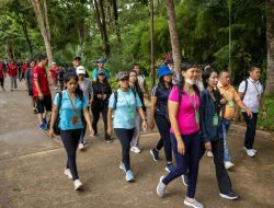 Villa Panbil Ajak Agen Properti Jalan Santai Bareng di Alam Panbil Nature Reserve