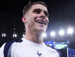 Micky van de Ven’s Stunning Solo Goal for Tottenham