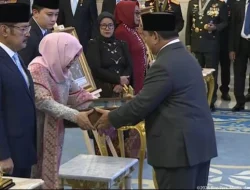 Prabowo Beri Gelar Pahlawan Nasional kepada Soeharto, Gus Dur, dan 8 Tokoh Lain