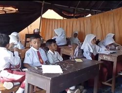 Sekolah di Pamekasan Disegel, Siswa: Kami Ingin Sekolah Seperti Dulu