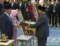 Prabowo Anugerahkan Gelar Pahlawan Nasional Untuk Soeharto, Gus Dur, dan Marsinah dan 7 Tokoh Lainnya