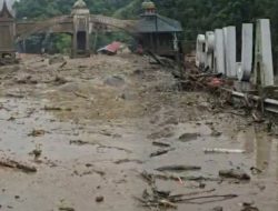 Galodo Terjang Jembatan Kembar Silaing, Akses Padang – Padang Panjang Lumpuh Total